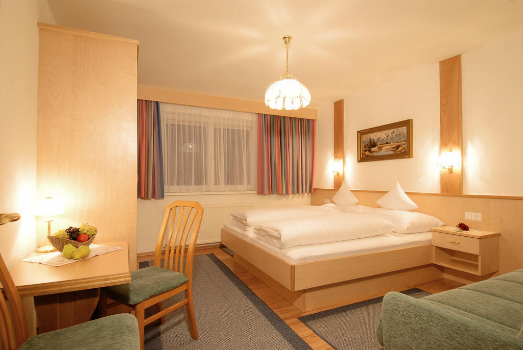 Hotel Edelweiss Pfunds Kültér fotó